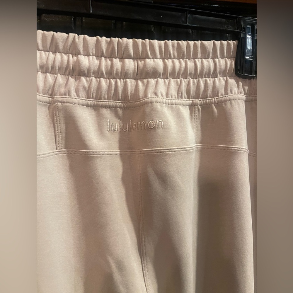 #111 Lululemon Soft Ambitions High Rise Jogger
Trench - Size 12 - Picture 9 of 11